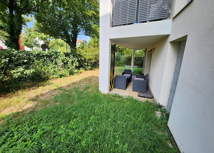 Appt 2 Chambres Au Calme - Jardin Prive - Metro D, Eurexpo, Groupama Stadium