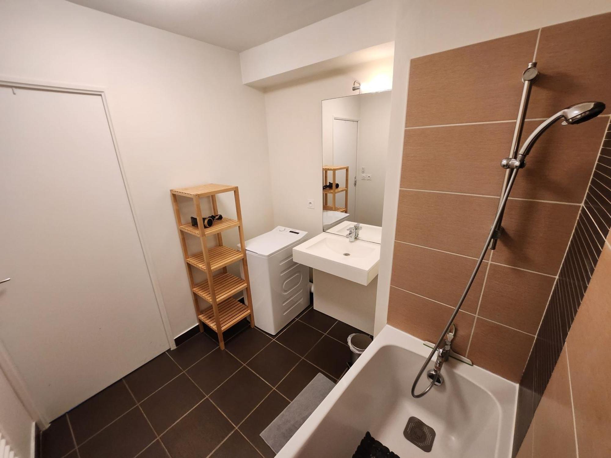 Appt 2 Au Calme - Jardin Prive - Metro D, Eurexpo, Groupama Stadium
