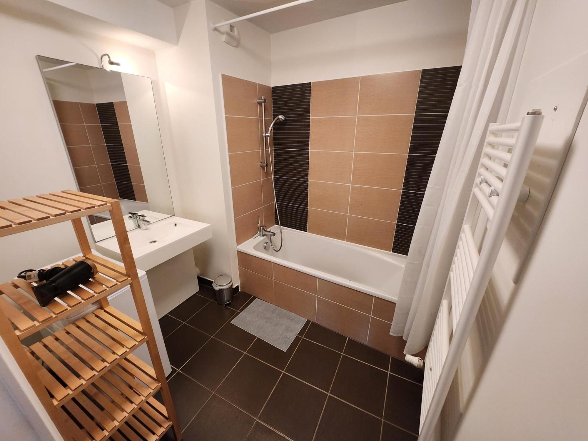 Appt 2 Au Calme - Jardin Prive - Metro D, Eurexpo, Groupama Stadium *