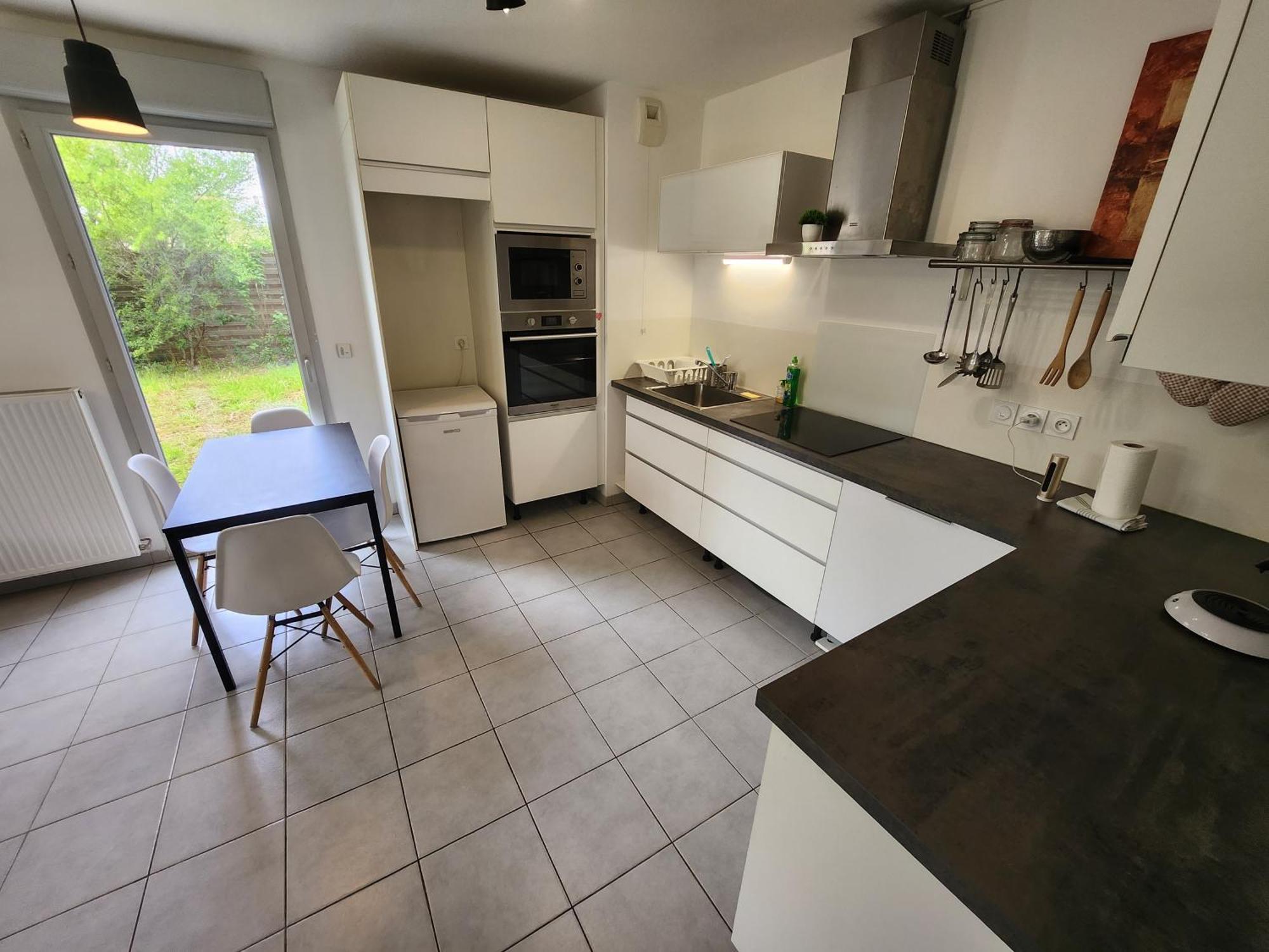 Appt 2 Au Calme - Jardin Prive - Metro D, Eurexpo, Groupama Stadium Apartment