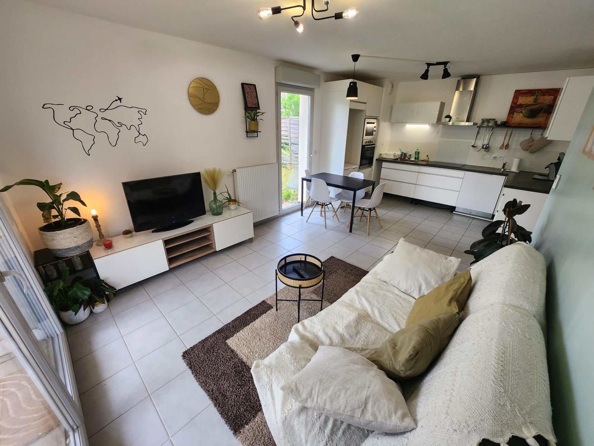 Apartment Appt 2 Au Calme - Jardin Prive - Metro D, Eurexpo, Groupama Stadium *